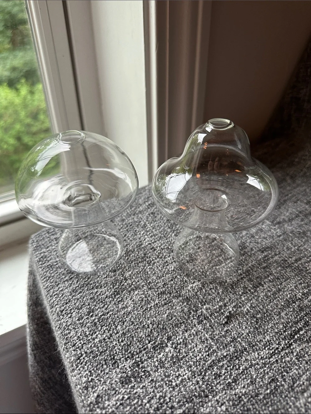 Mushroom shaped stem vases • holds water